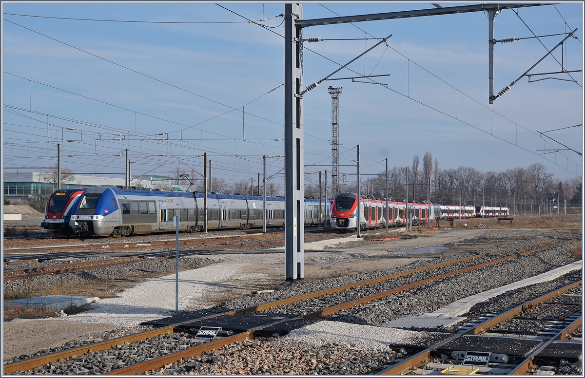 Makes a break: SNCF Z 27500, Z 31500 and SBB RABe 522 in Annemasse. 

21.01.2020