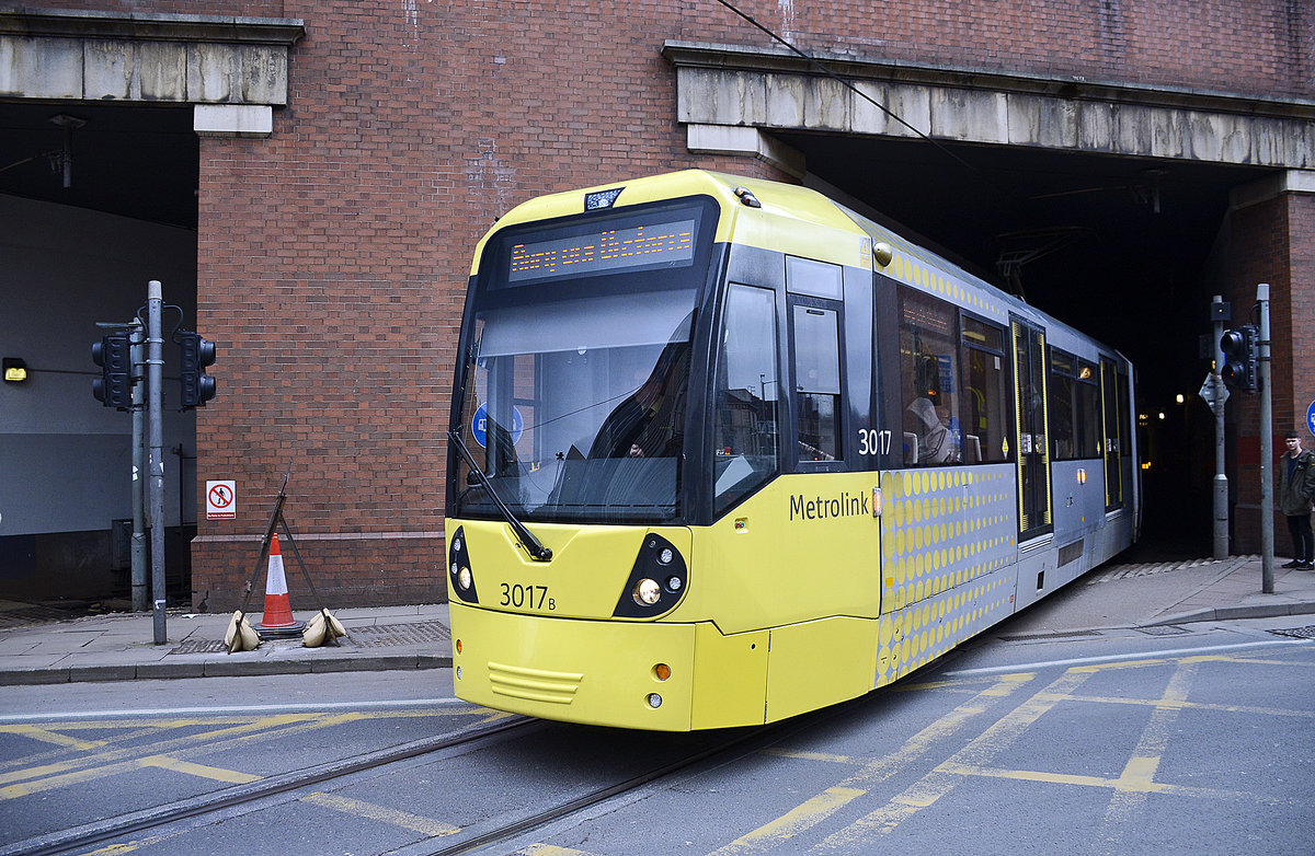 Manchester Metro Link Tram 3085 (Bombardier M5000)crossing London Raod at Manchester Piccadilly Stations. Date: March 11, 2018.