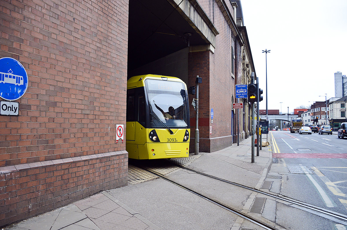 Manchester Metro Link Tram 3093 (Bombardier M5000)leaving the tunnel at Manchester Piccadilly Station and just about crossing London Road. Date: March 11, 2018.
