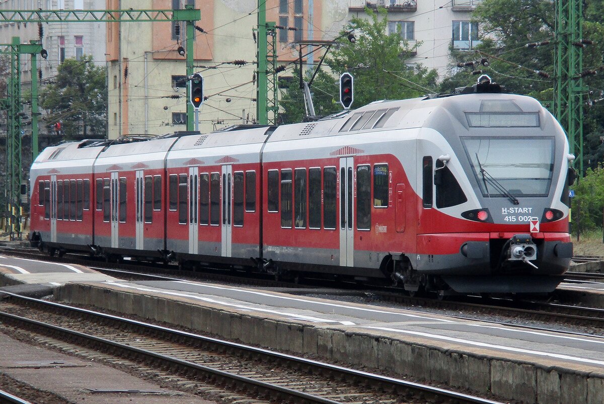 MAV 415 002 enters Budapest Delí on 20 September 2017.