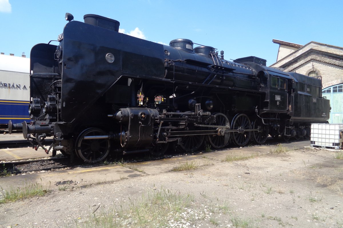 MAV 424 247 stands in the Budapest Railway Museum park on 7 May 2018.