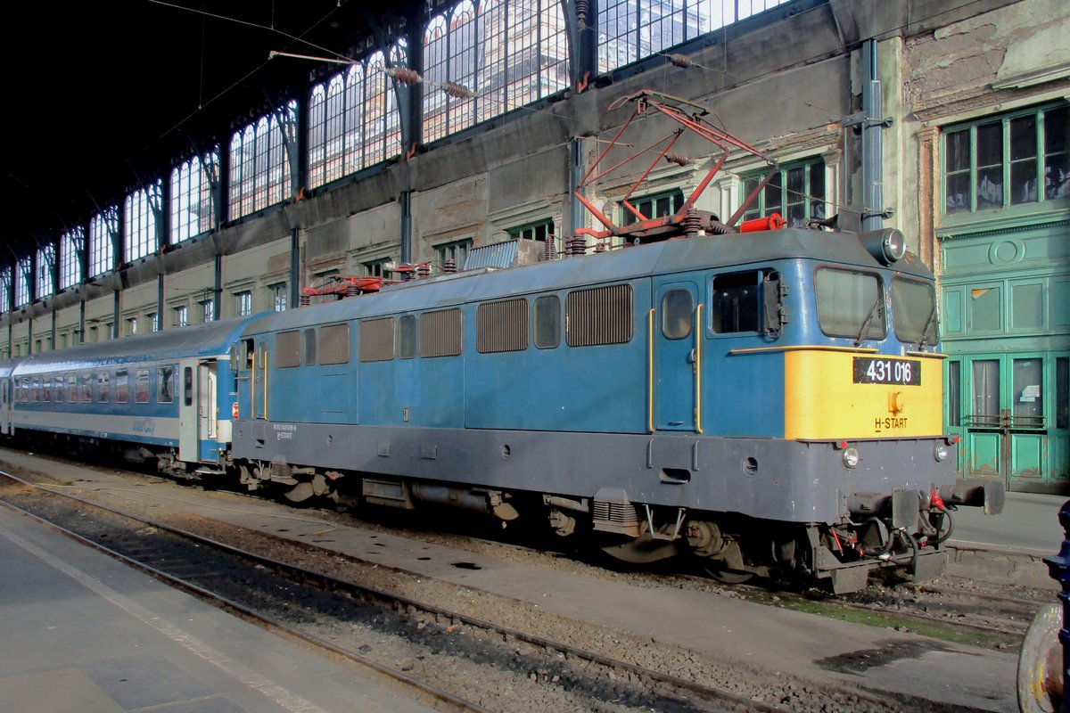 MAV 431 016 stands at Budapest-Nyugati on 10 September 2018.
