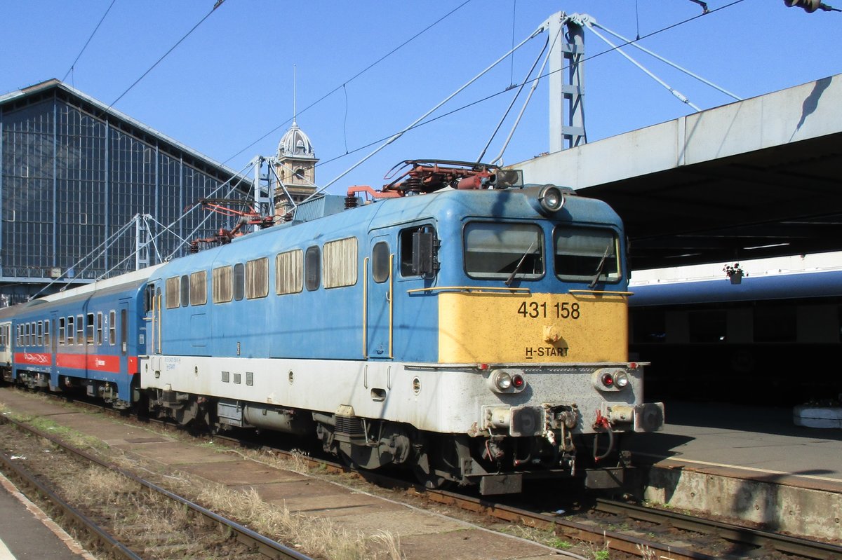 MAV 431 158 departs from Budapest-Keleti on 8 May 2017.