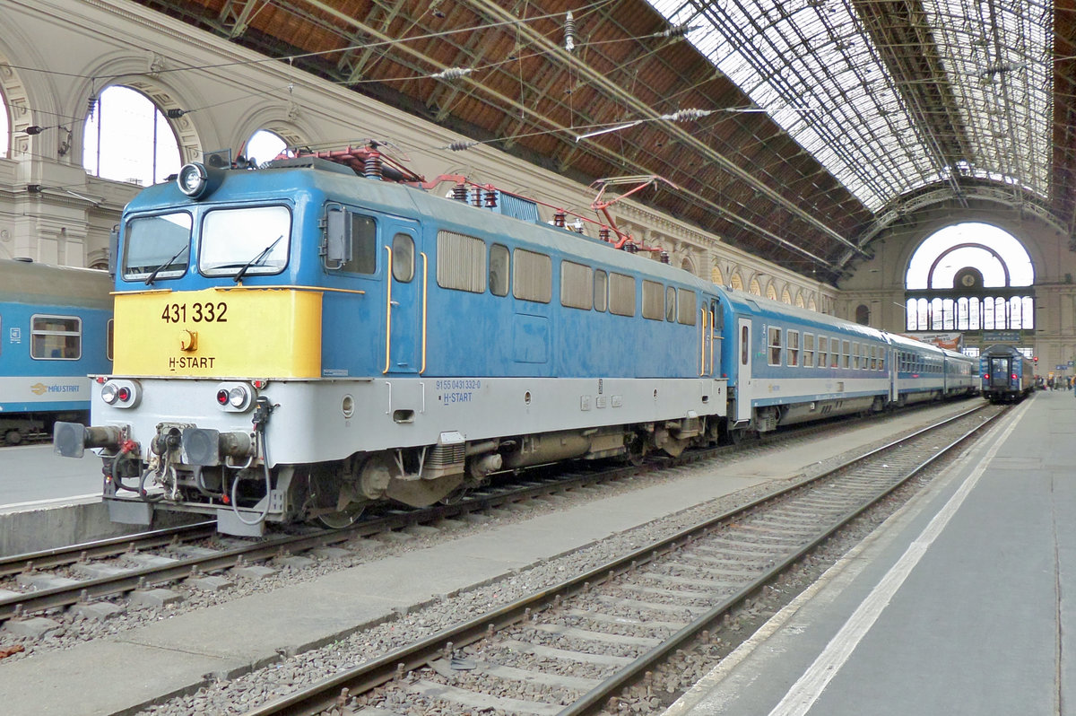 MAV 431 332 stands at Budapest Keleti on 12 May 2017.