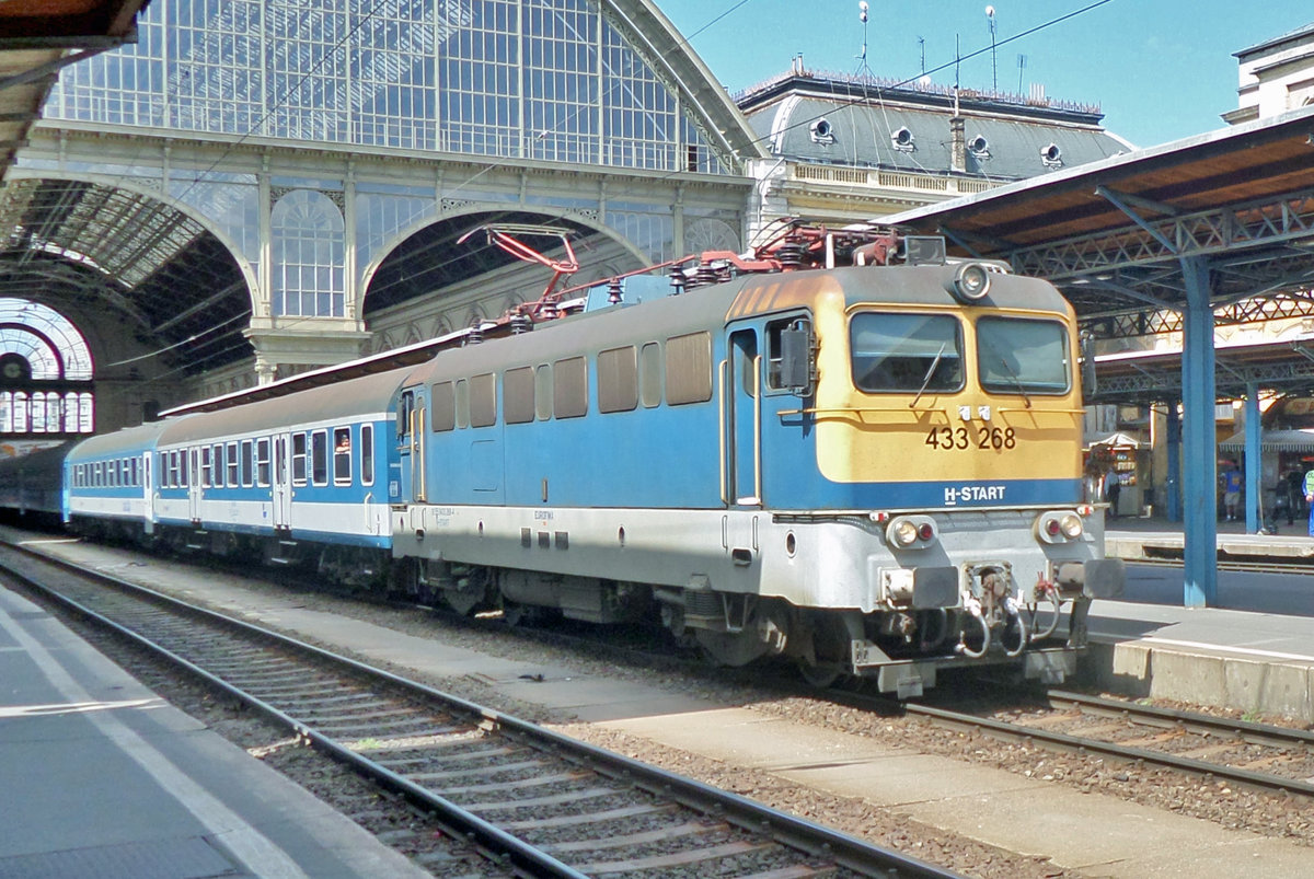 MAV 433 268 stands ready for departure at Budapest-Keleti on 6 May 2018.