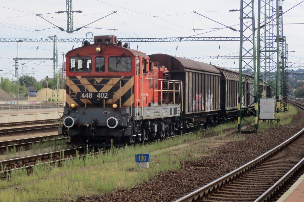 MAV 448 402 hauls a short freight through Kelenföld for Budapest-Ferencvaros on 11 September 2018.