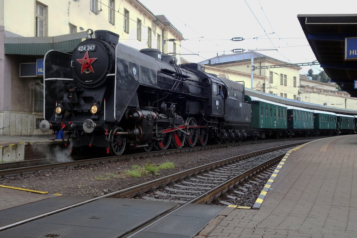 MAV steamer 424 247 stands at Bratislava hl.st. on 25 Juni 2022.