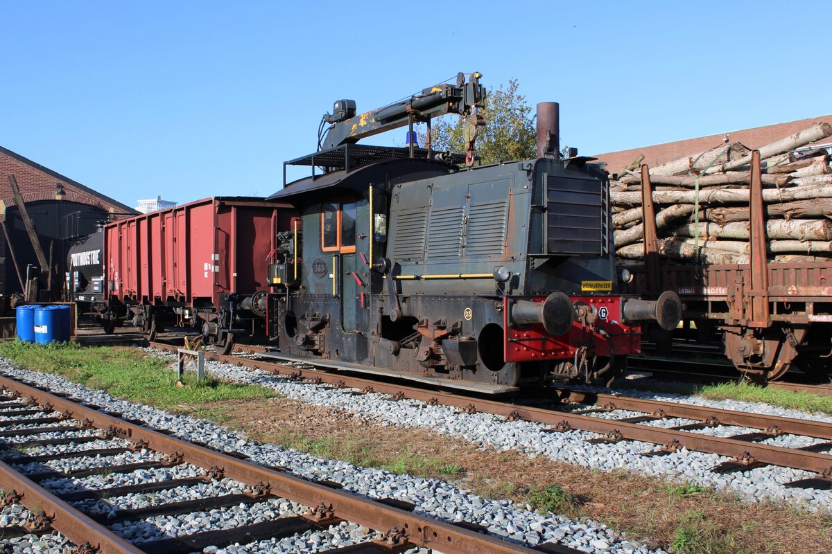 MBS Sik 368 oozes in the morning of 14 October 2023 at Haaksbergen, but will shunt some freight wagons later that day in Haaksbergen. 