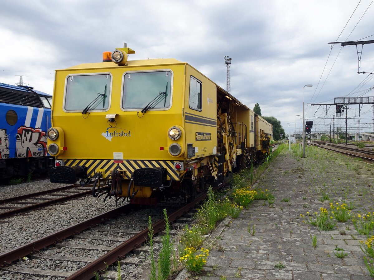 Meet 31.942.276.60. at Lier on 14 July 2022. Two days later, she and a lot of other maintenance matériel will be active between Lier and Hasselt due to construction work. To top this, Lier is a stabling point for InfraBel stock.