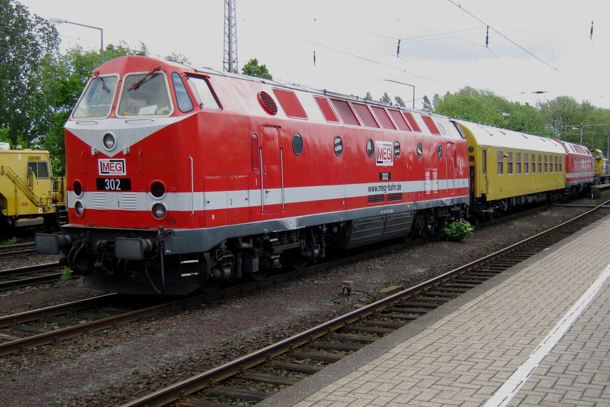 MEG 302 stands on 6 June 2013 with a diagnostic train in Osnabrück Hbf.