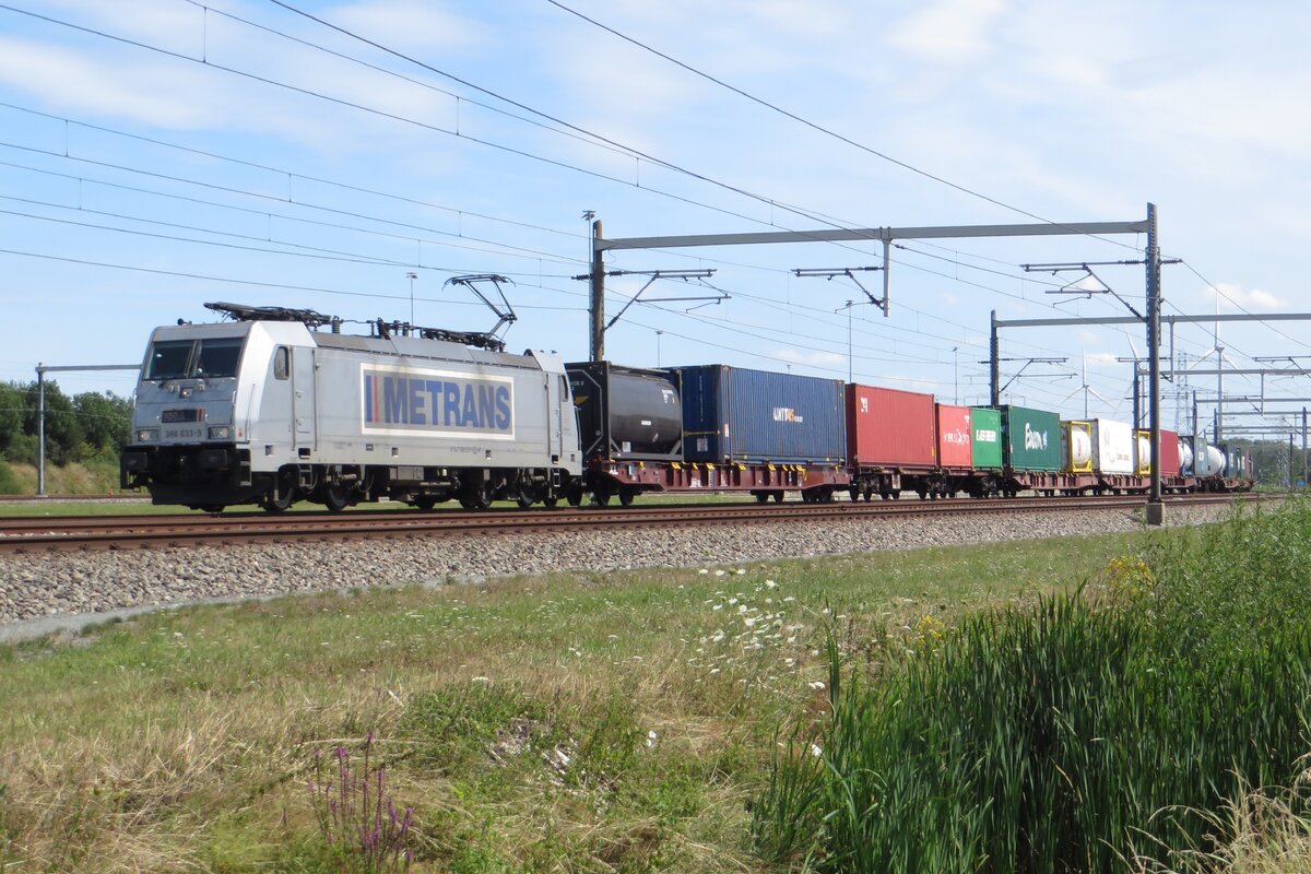 Metrans 386 033 hauls an intermodal shuttle train from Praha-Uhrineves through Valburg CUP on 28 July 2022.