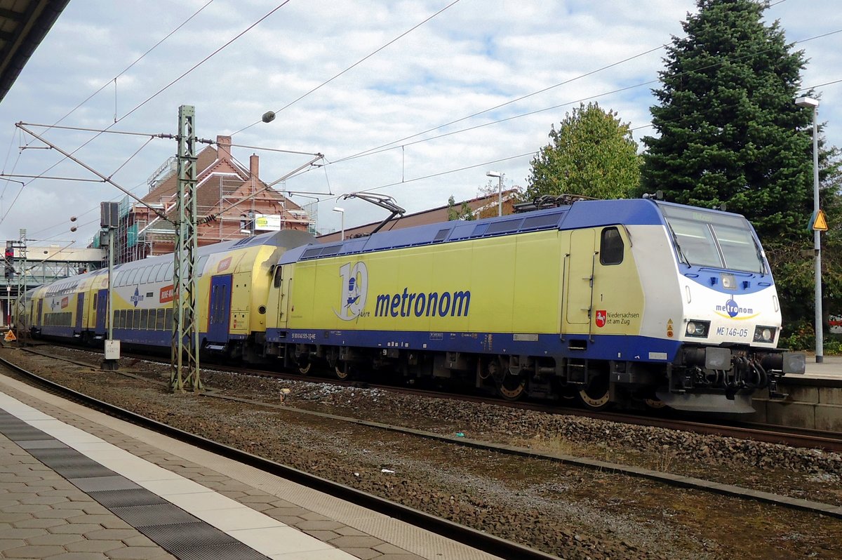 Metronom 146-05 stands at Hamburg-Harburg on 25 September 2014.