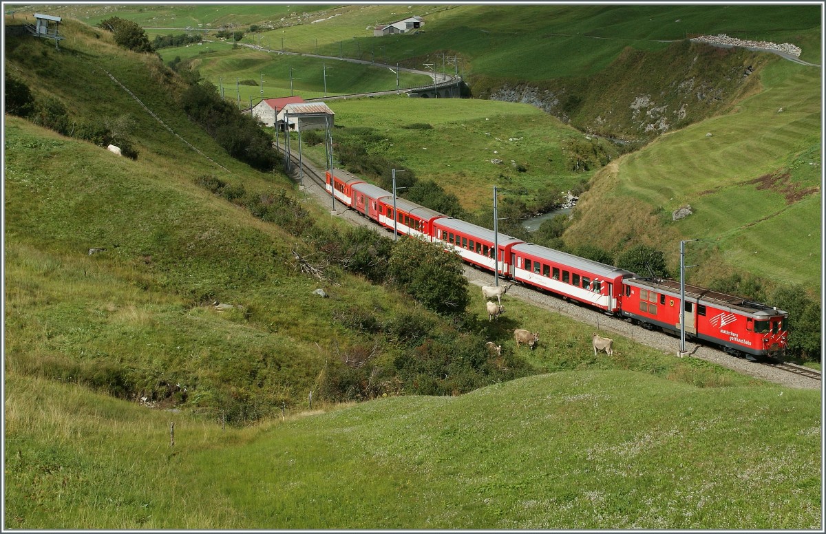 MGB De 4/4 wiht a local Train by Hospental.
29. 08.2013