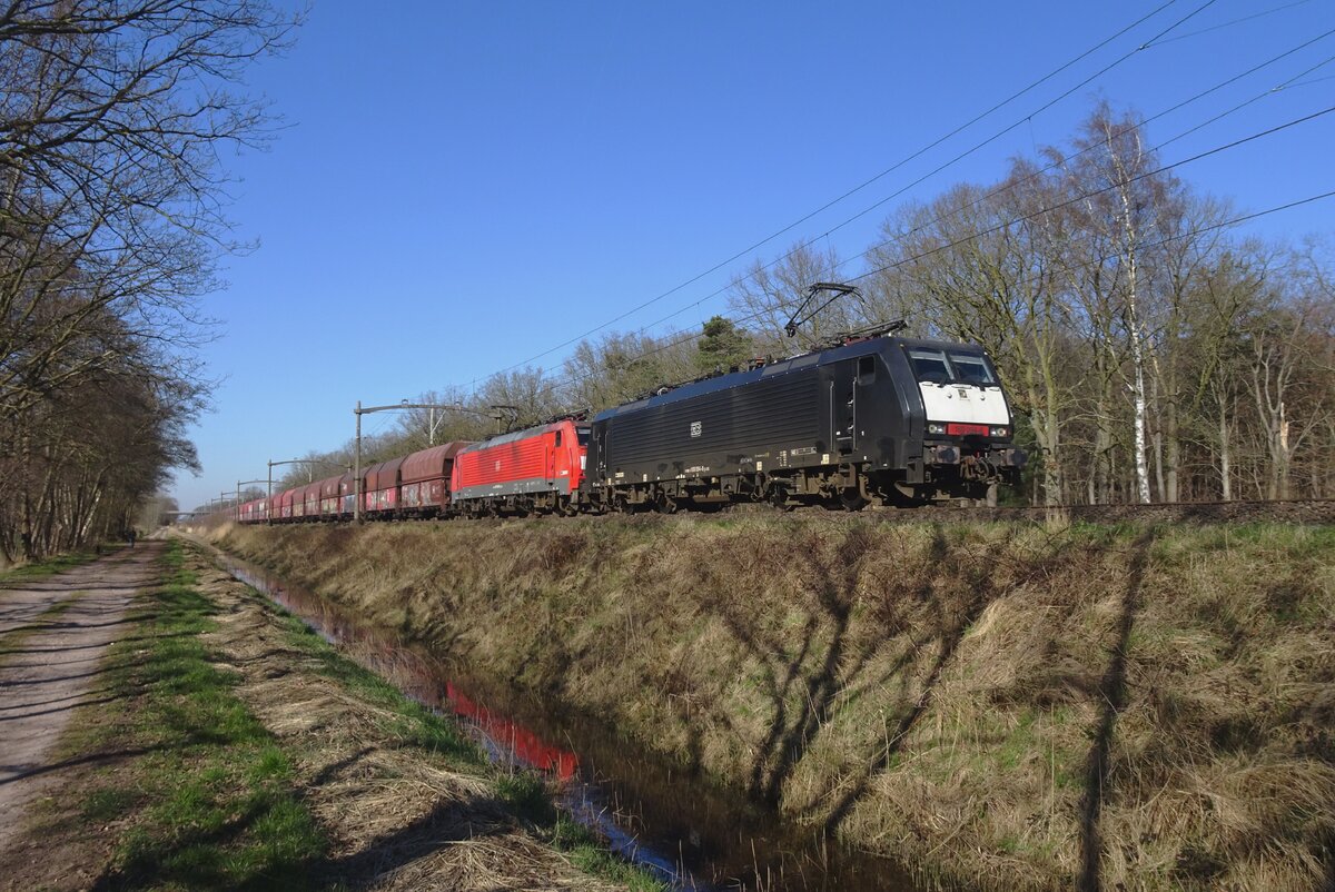 MRCE 189 094 hauls a coal train through Tilburg Oude Warande on 8 March 2022.