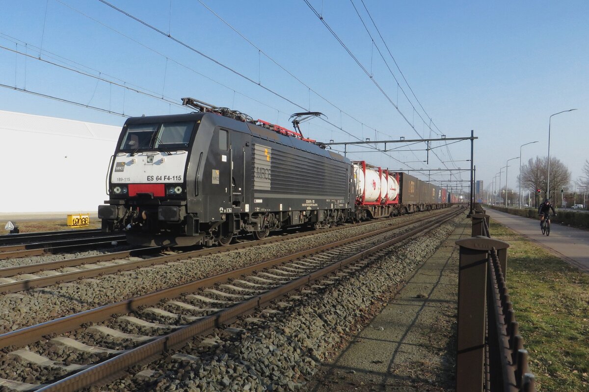 MRCE 189 115 stands ready for departure at Blerick on 5 March 2022.