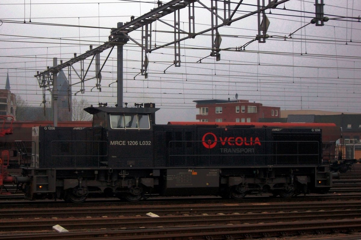 MRCE L032 stands at Venlo on the afternoon of 31 December 2009.