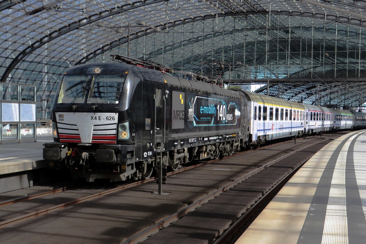 MRCE X4E-626 is rented by PKPIC due to a shortage of electrics Class 370 and stands in  Berlin Hbf with the BWE from Warszawa-Wschodnia on 19 September 2020