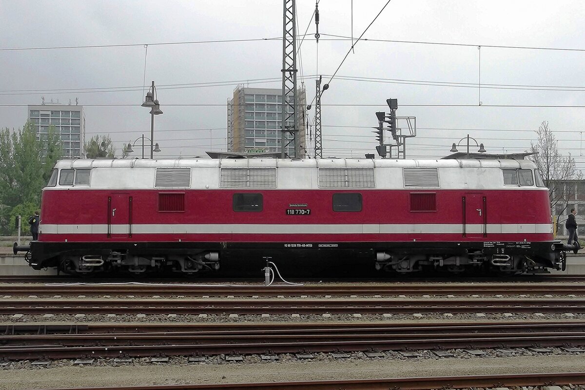 MTEG 118 770 stands at Dresdne Hbf on 12 April 2014.