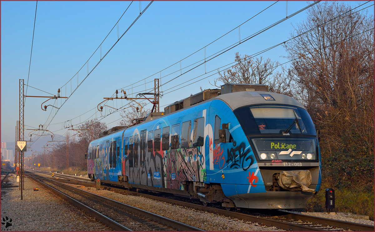 Multiple units 312-003 are running through Maribor-Tabor on the way to Poljčane. /16.12.2013