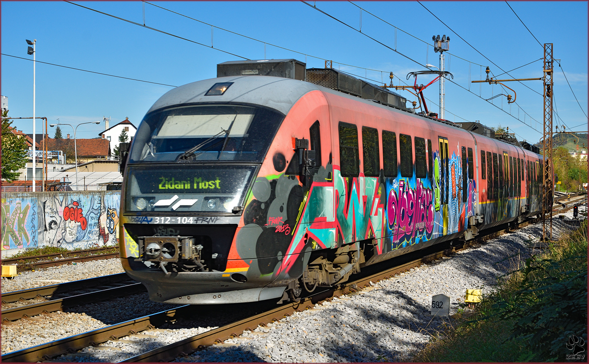 Multiple units 312-104 run through Maribor-Tabor on the way to Zidani Most. /14.10.2014