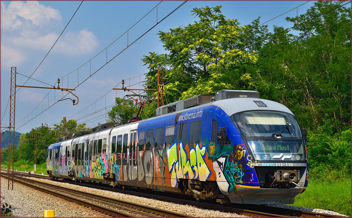 Multiple units 312-110 run through Maribor-Tabor on the way to Zidani Most. /26.7.2014