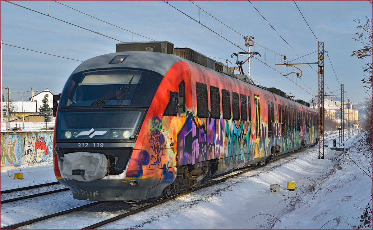 Multiple units 312-119 run through Maribor-Tabor on the way to Dobova. /2.1.2015