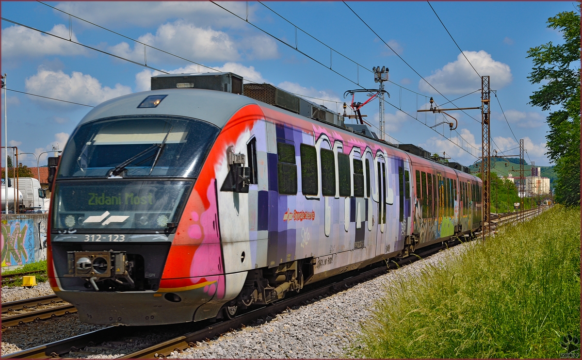 Multiple units 312-123 are running through Maribor-Tabor on the way to Zidani Most. /26.5.2014