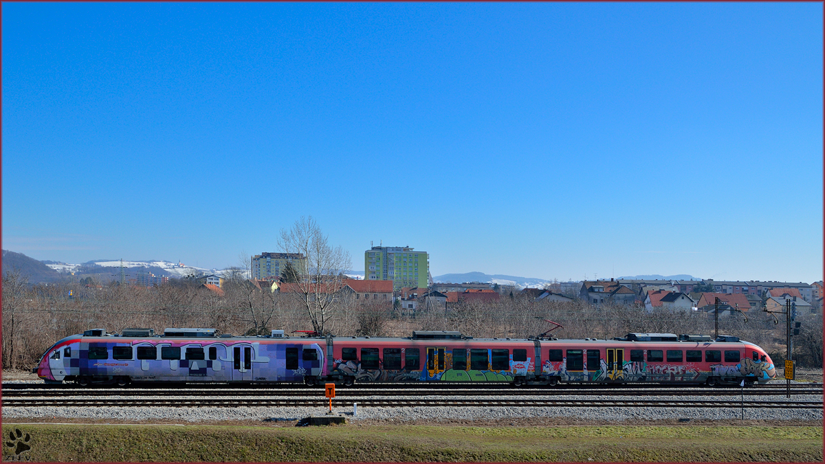 Multiple units 312-124 are running through Maribor-Tabor on the way to Dobova. /13.2.2014