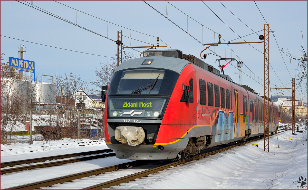 Multiple units 312-125 are running through Maribor-Tabor on the way to Zidani Most. /7.2.2014
