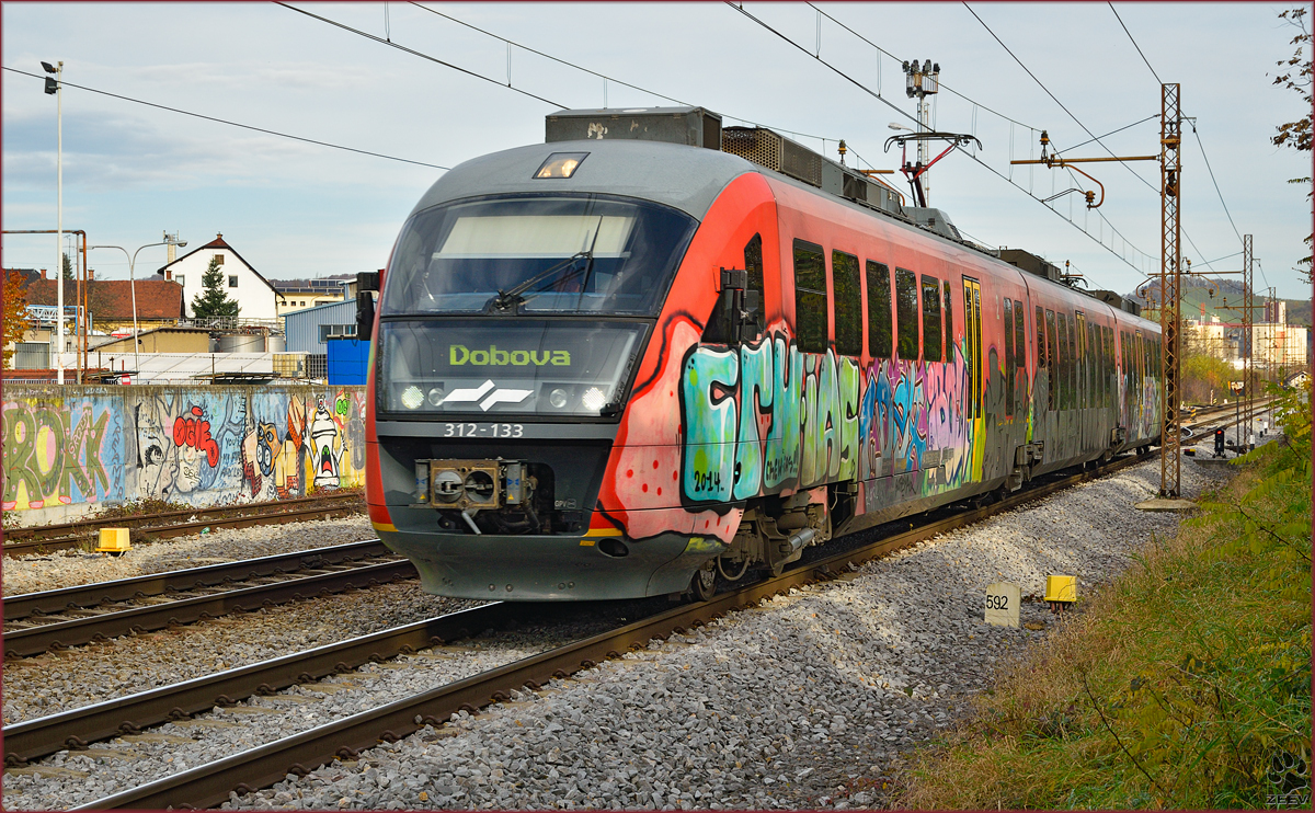 Multiple units 312-133 run through Maribor-Tabor on the way to Dobova. /11.11.2014