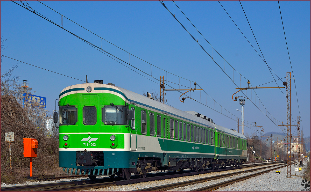 Multiple units 711-002 are running through Maribor-Tabor on the way to Maribor station. /13.3.2014