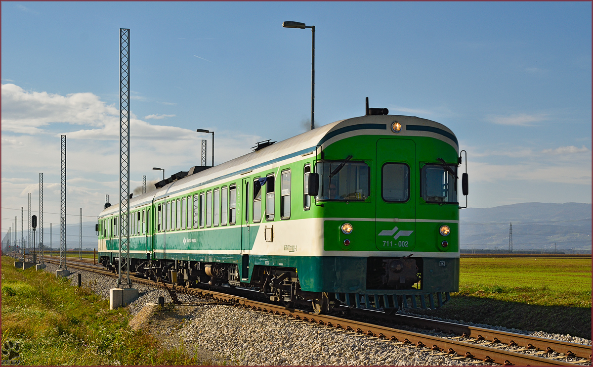 Multiple units 711-002 run through Cirkovce-Polje on the way to Murska Sobota. /10.10.2014