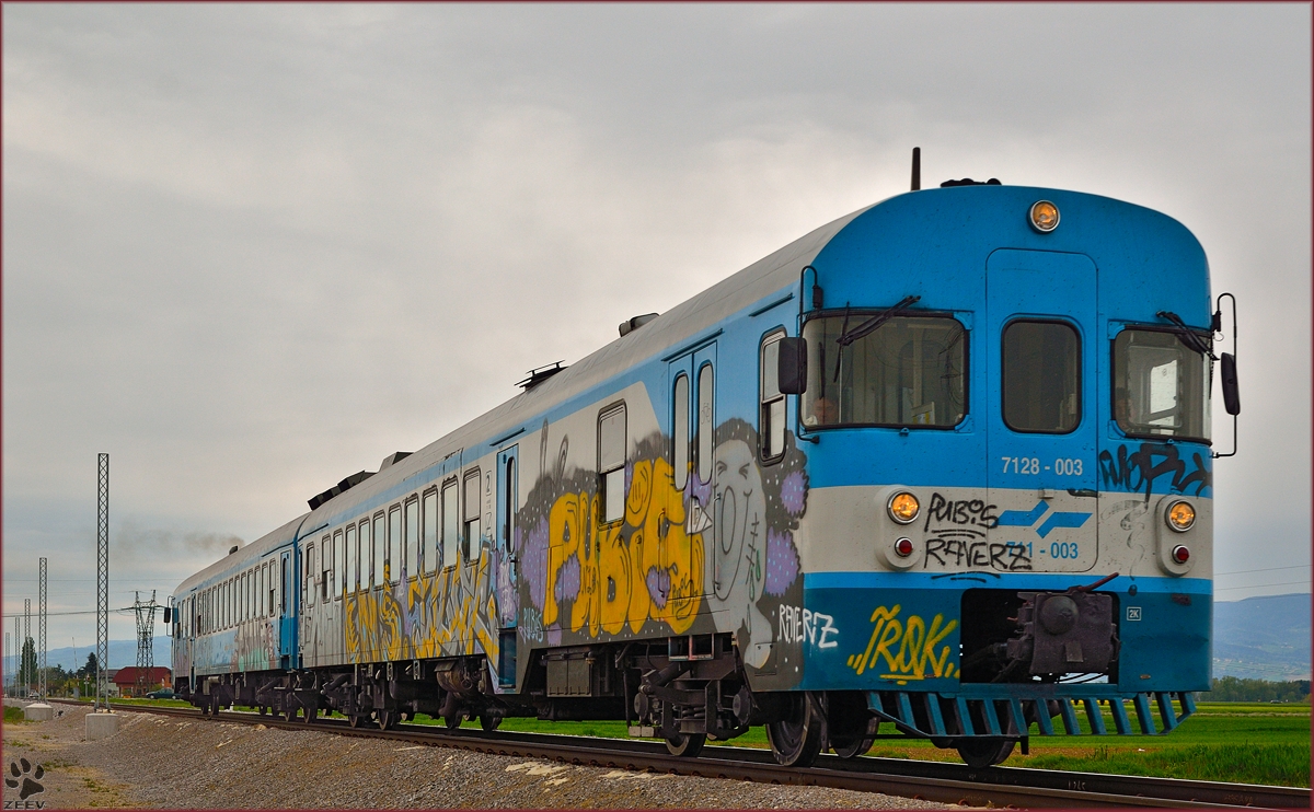 Multiple units 711-003 are running through Cirkovce on the way to Ormož. /17.4.2014