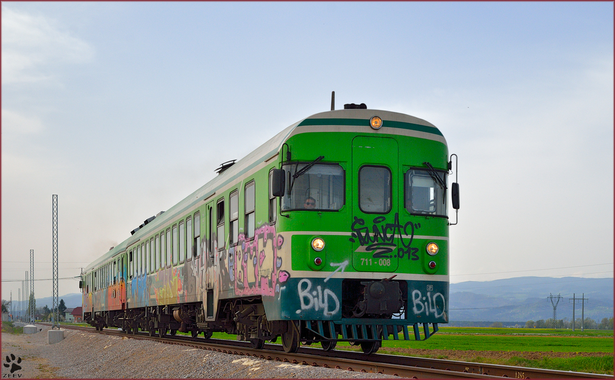 Multiple units 711-008 are running through Cirkovce on the way to Murska Sobota. /4.4.2014