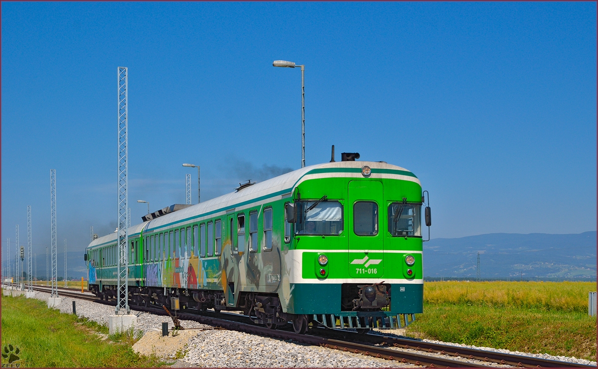 Multiple units 711-016 are running through Cirkovce-Polje on the way to Murska Sobota. /10.6.2014