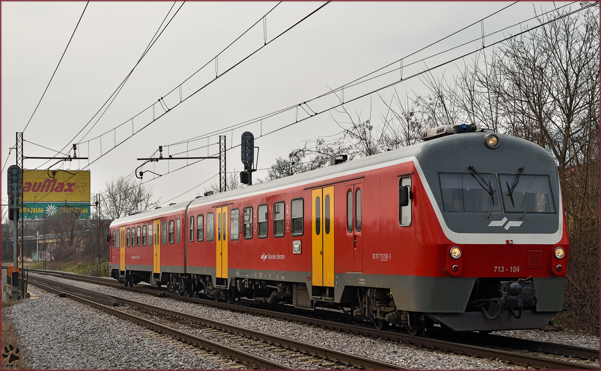 Multiple units 713-104 run through Maribor-Tabor on the way to Maribor station. /16.3.2015