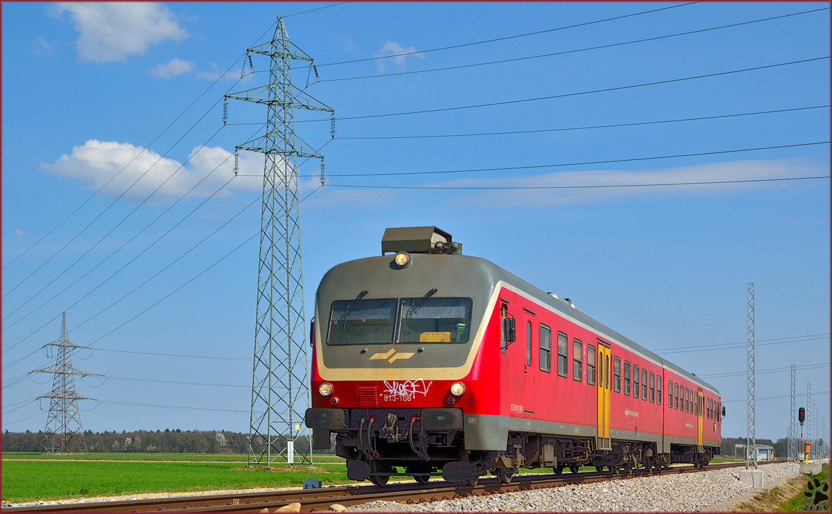 Multiple units 813-108 are running through Cirkovce on the way to Pragersko. /28.3.2014