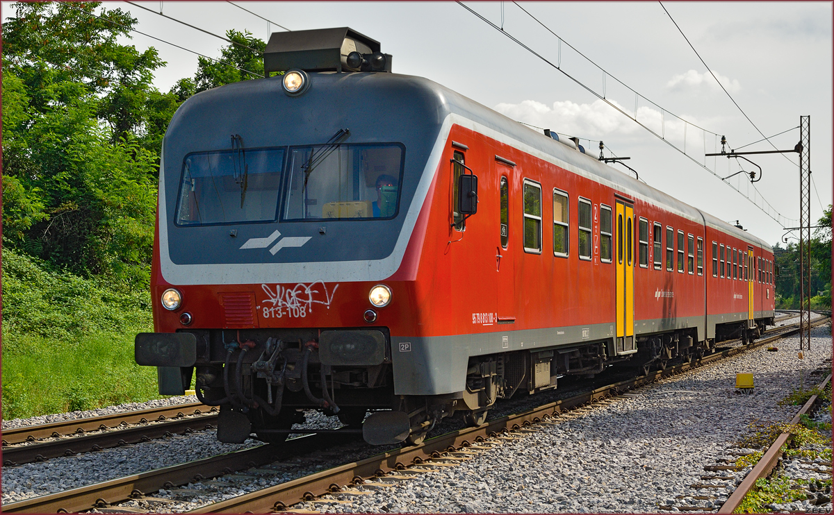 Multiple units 813-108 run through Maribor-Tabor on the way to Maribor station. /24.7.2014