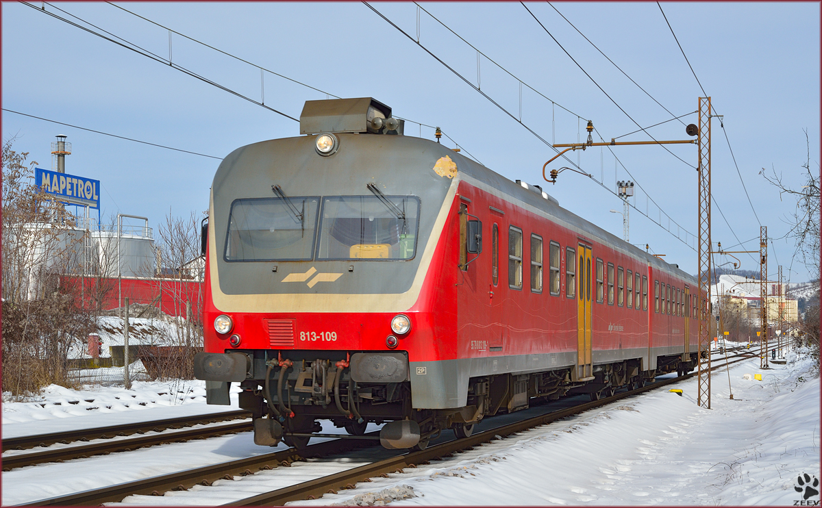 Multiple units 813-109 are running through Maribor-Tabor on the way to Murska Sobota. /7.2.2014