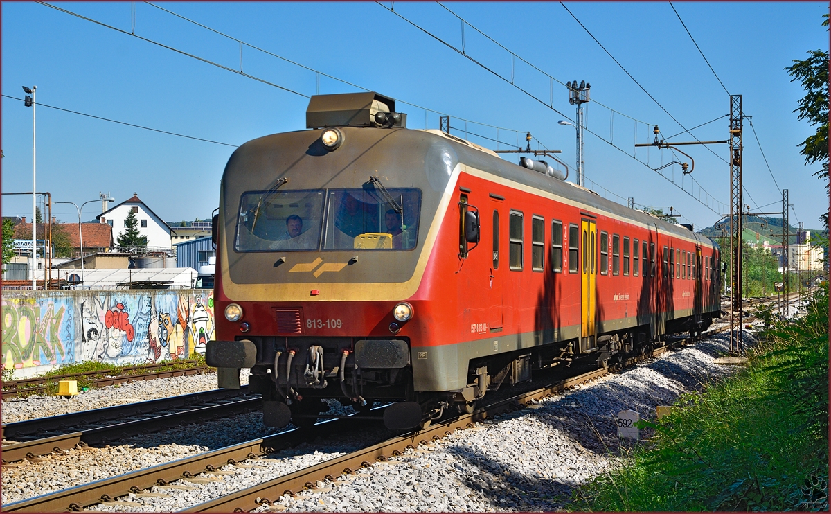 Multiple units 813-109 run through Maribor-Tabor on the way to Ormož. /28.8.2014