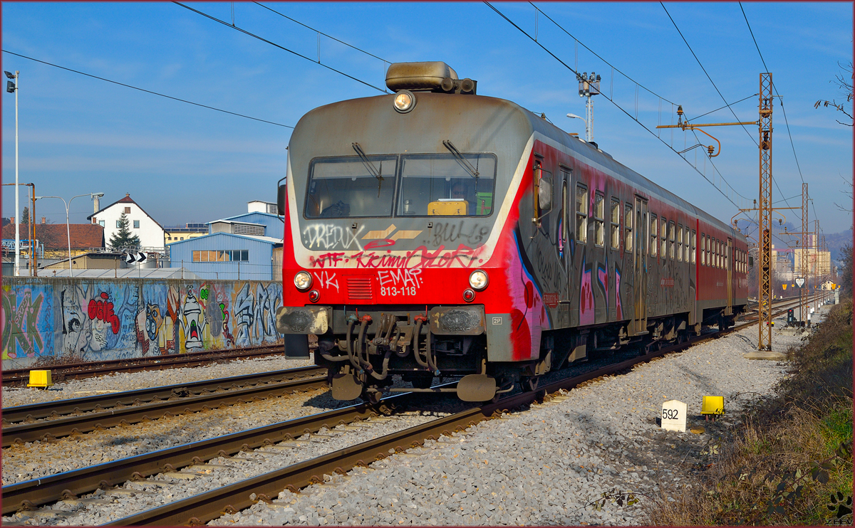 Multiple units 813-118 are running through Maribor-Tabor on the way to Ormož. /23.12.2013