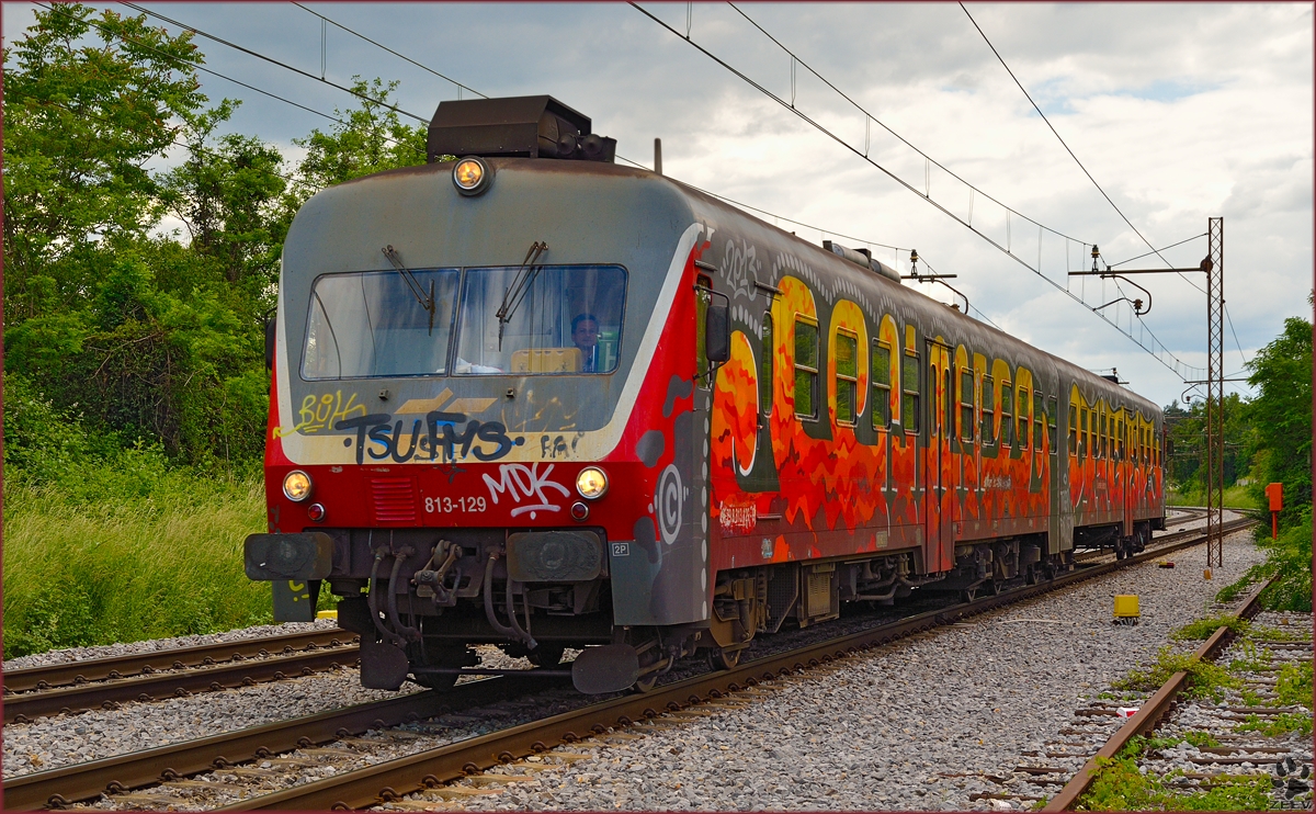 Multiple units 813-129 are running through Maribor-Tabor on the way to Pragersko. /31.5.2014