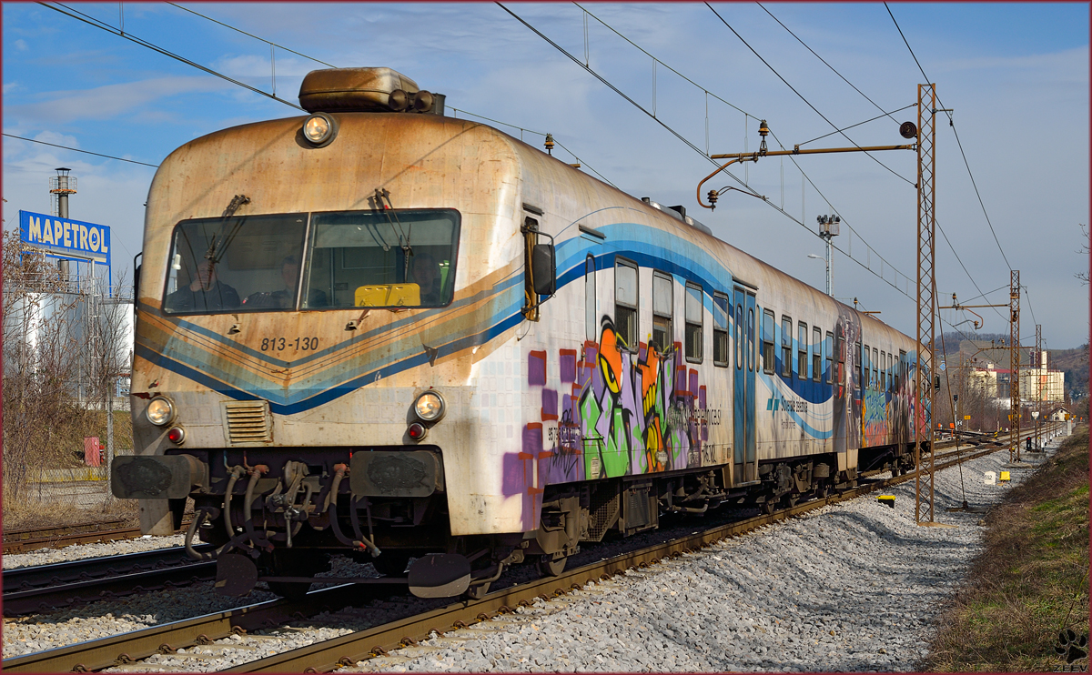 Multiple units 813-130 are running through Maribor-Tabor on the way to Pragersko. /28.2.2014