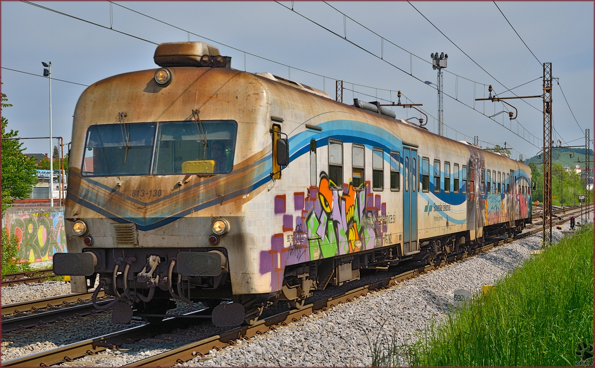 Multiple units 813-130 are running through Maribor-Tabor on the way to Ormož. /7.5.2014