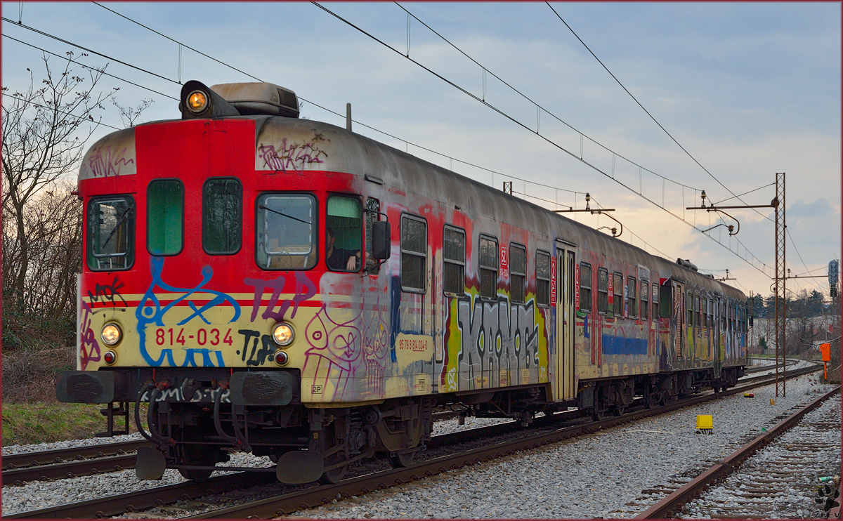 Multiple units 814-034 are running through Maribor-Tabor on the way to Maribor station. /5.3.2014