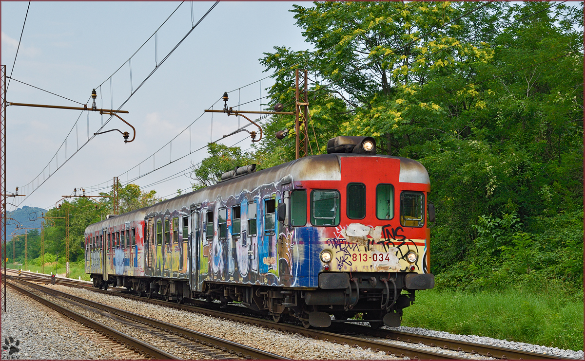 Multiple units 814-034 run through Maribor-Tabor on the way to Maribor station. /26.7.2014