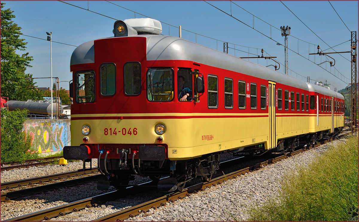 Multiple units 814-046 are running through Maribor-Tabor on the way to Pragersko. /21.5.2014