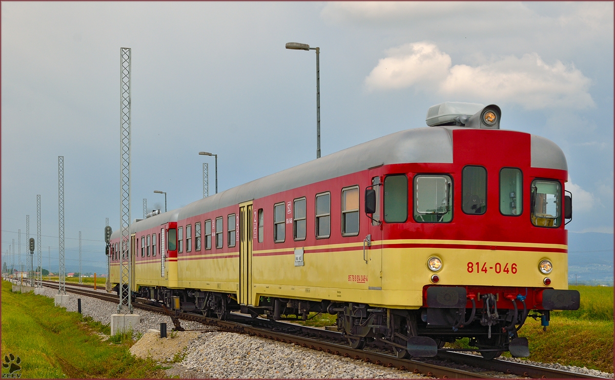 Multiple units 814-046 are running through Cirkovce-Polje on the way to Ormož. /3.6.2014