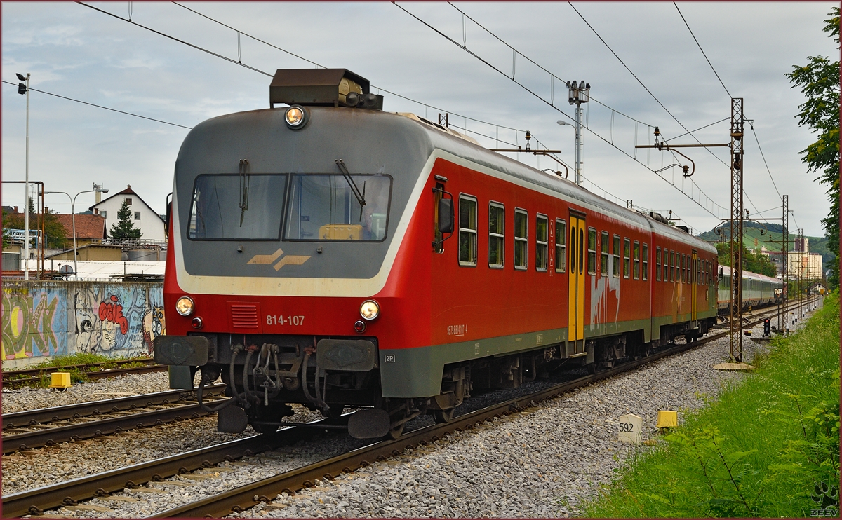 Multiple units 814-107 run through Maribor-Tabor on the way to Ormož. /1.8.2014