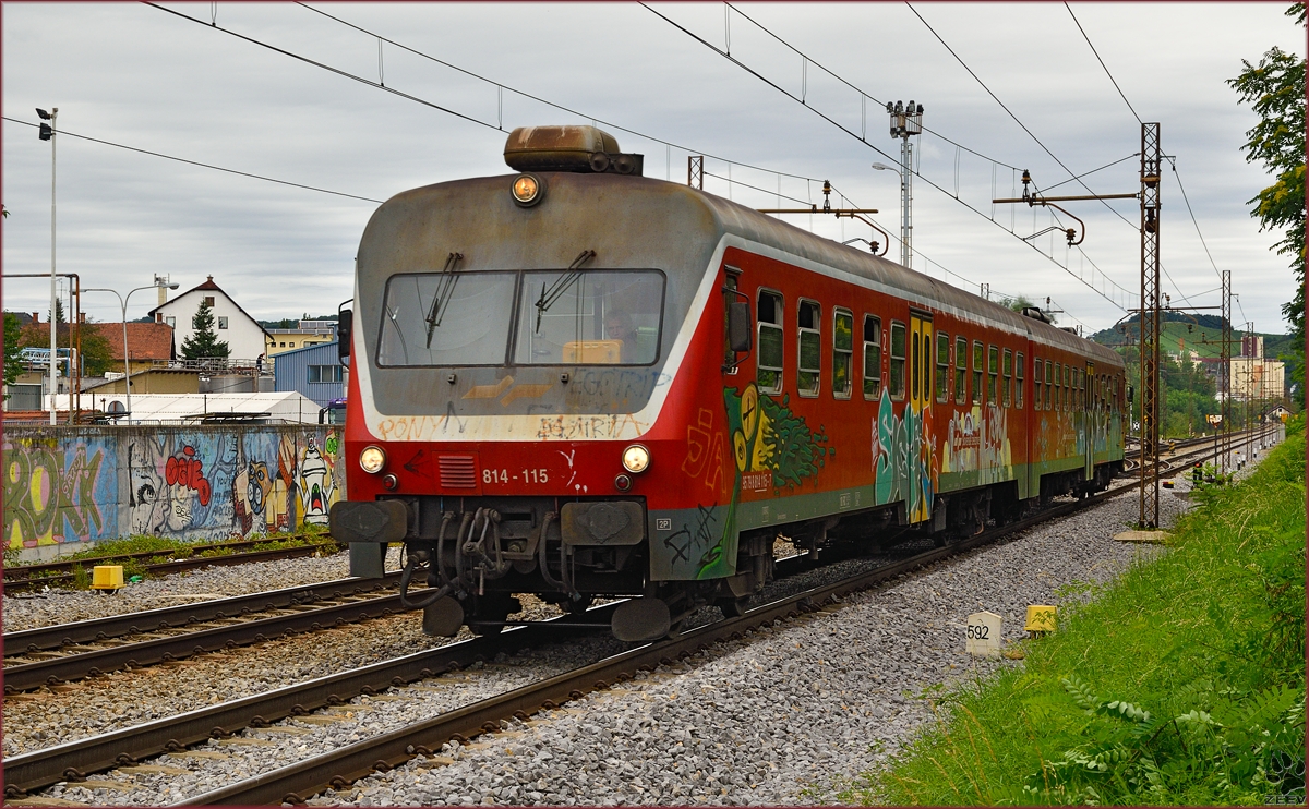 Multiple units 814-115 run through Maribor-Tabor on the way to Hodoš. /12.8.2014